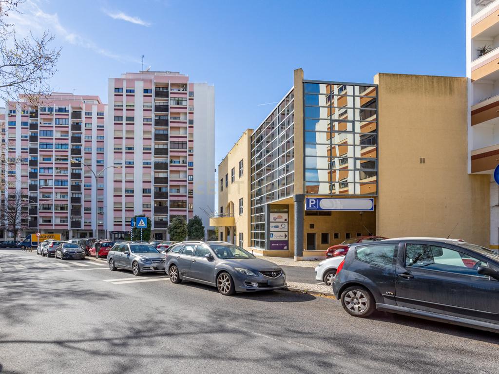 Edifício Comercial em Carnaxide - 5 Pisos - Image 5