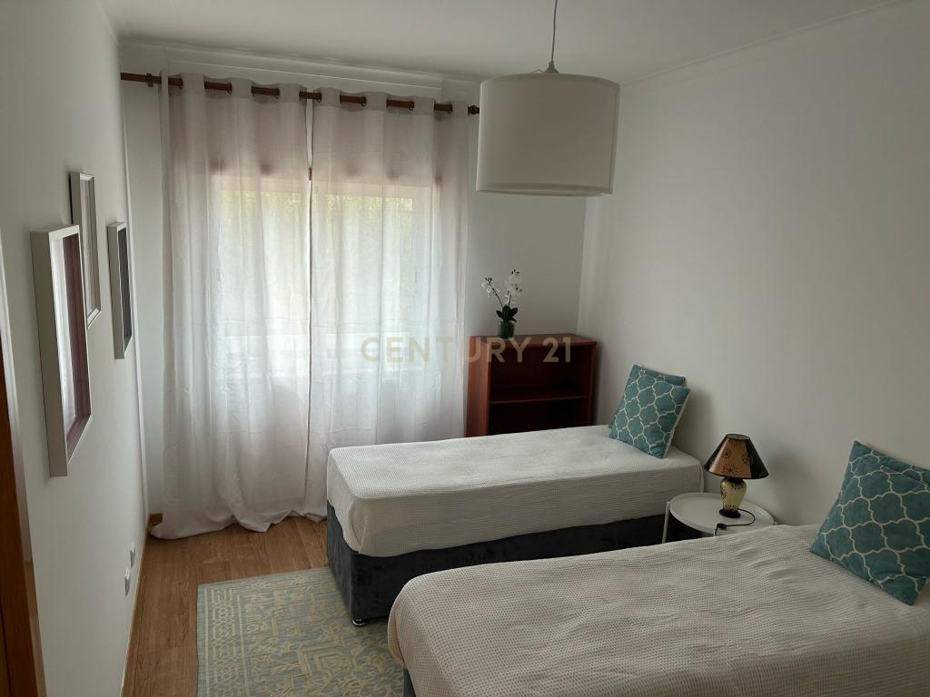 Excelente apartamento T2 para  arrendamento  - Image 8
