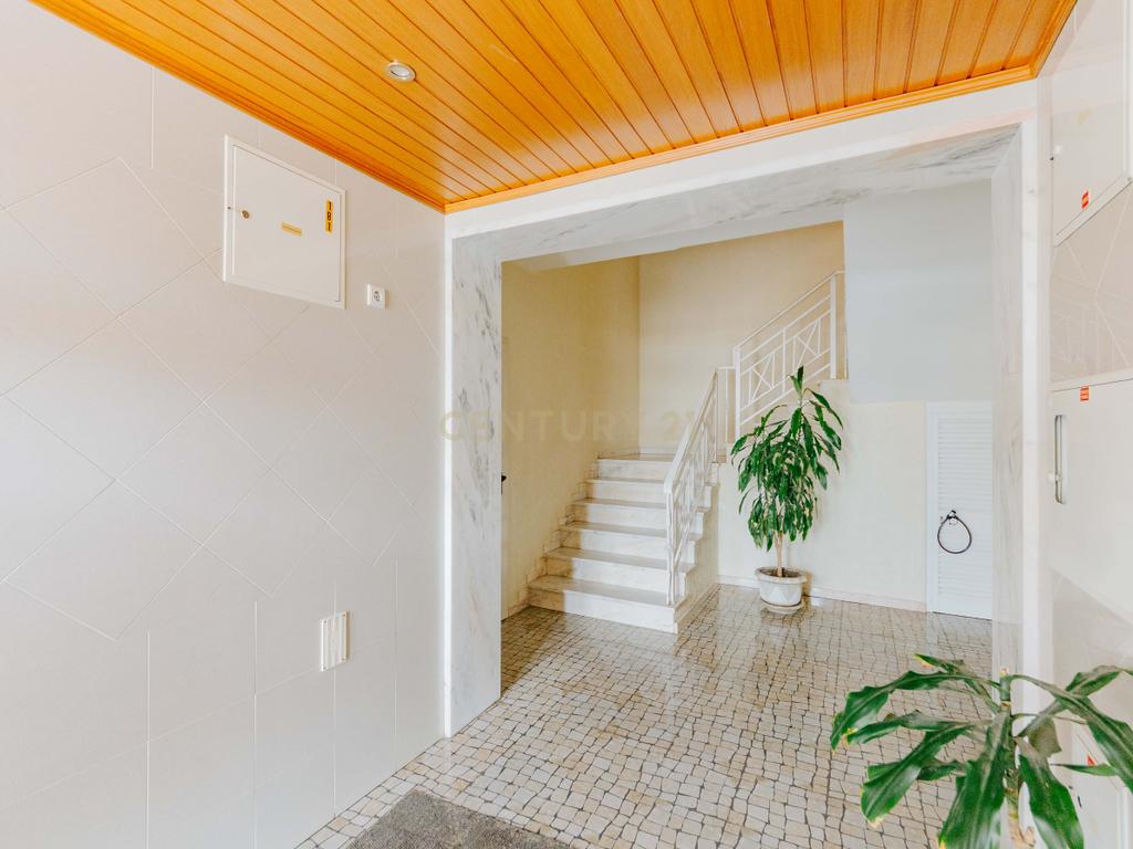 Apartamento T3 totalmente remodelado  - Image 15