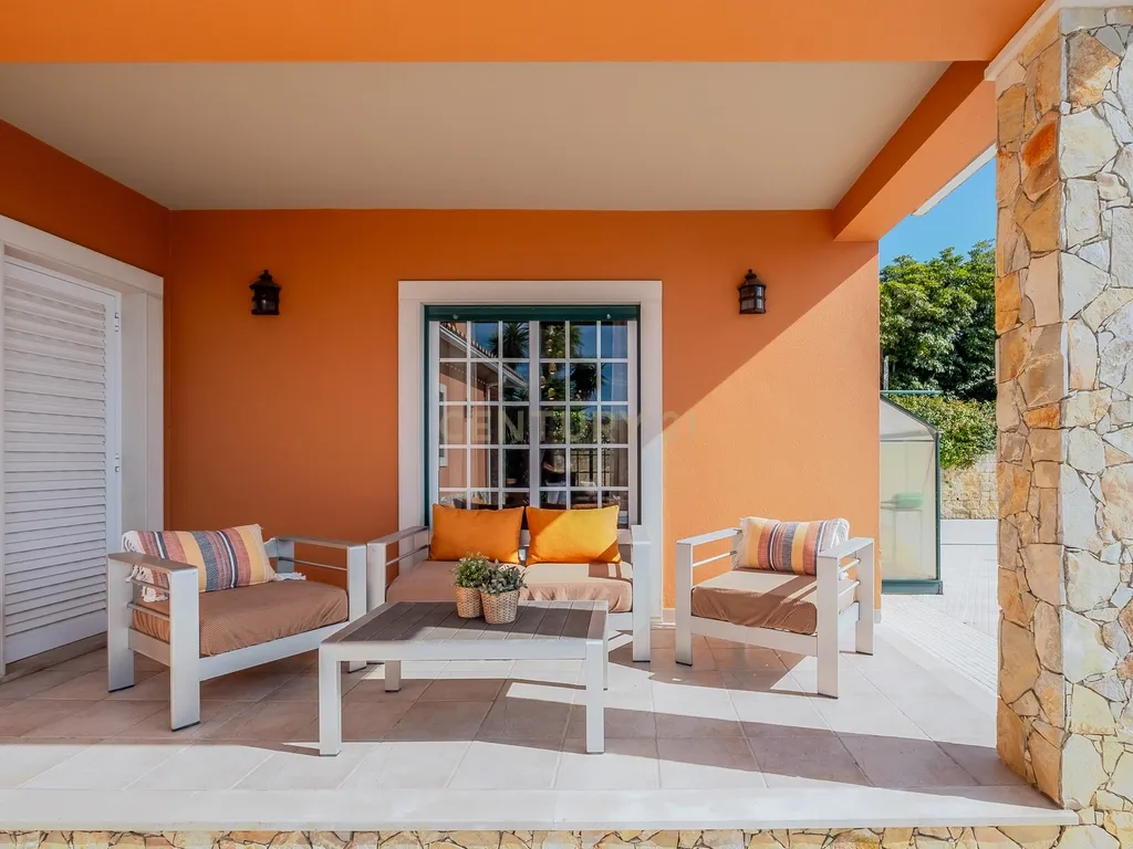 Elegante Moradia T4 com Piscina e Jardim em Mafra: Um Equilíbrio Perfeito entre Campo e Praia - Image 19