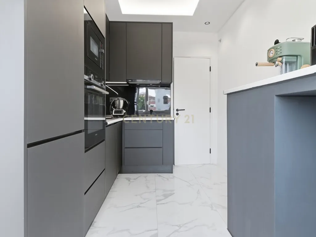 Fantástico Apartamento T3 com Excelente Localização - Image 4
