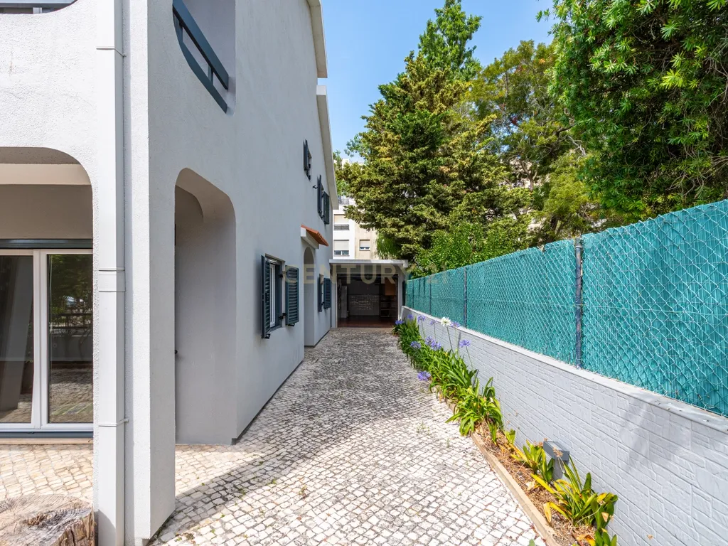 Moradia Unifamiliar T5 em Carcavelos - Image 2