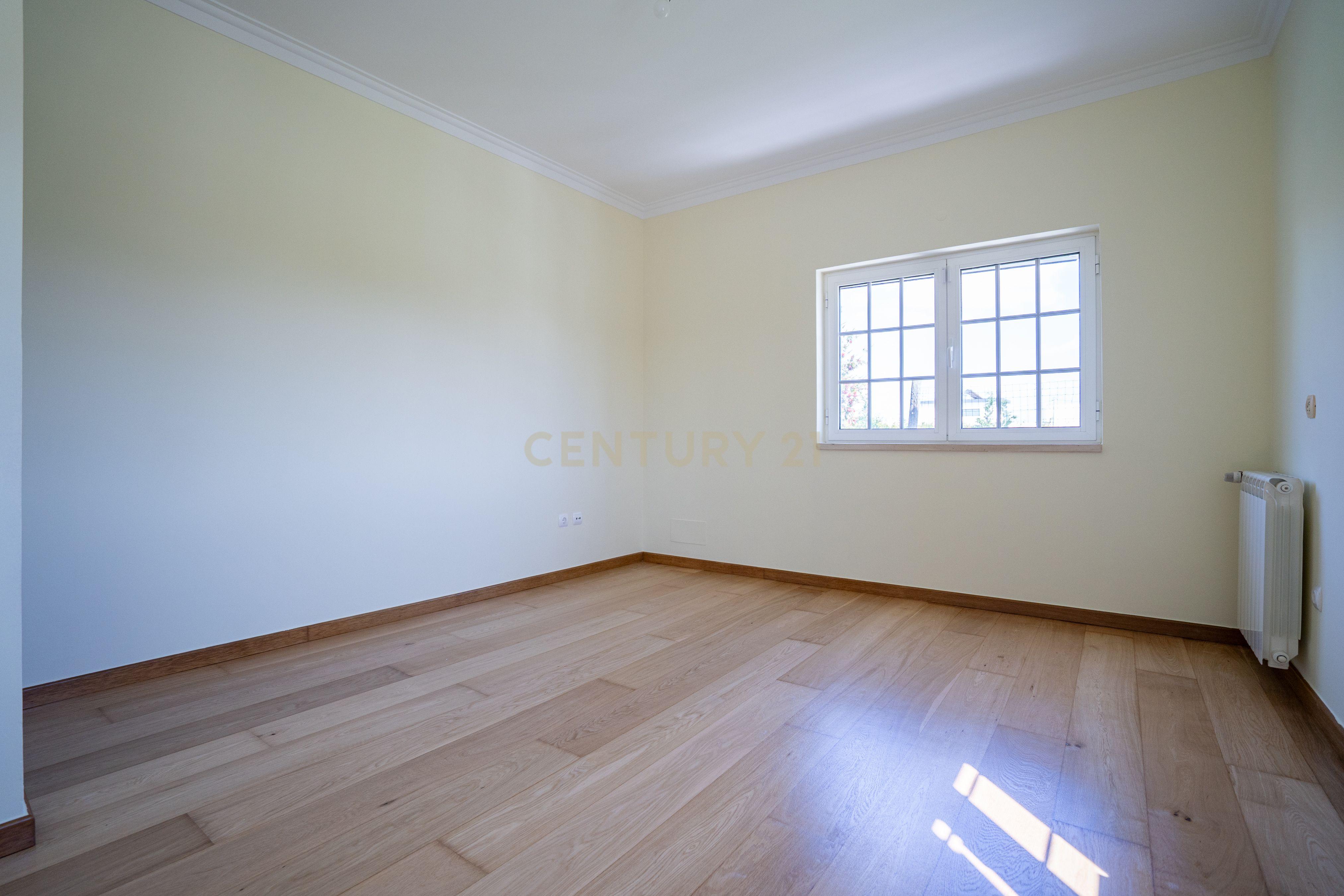 Moradia Térrea T4 na Moita com 3470m2 de Terreno - Image 8