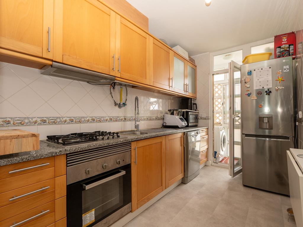 🏚️ ÓTIMO APARTAMENTO T3 - Santo António dos Cavaleiros - Image 10