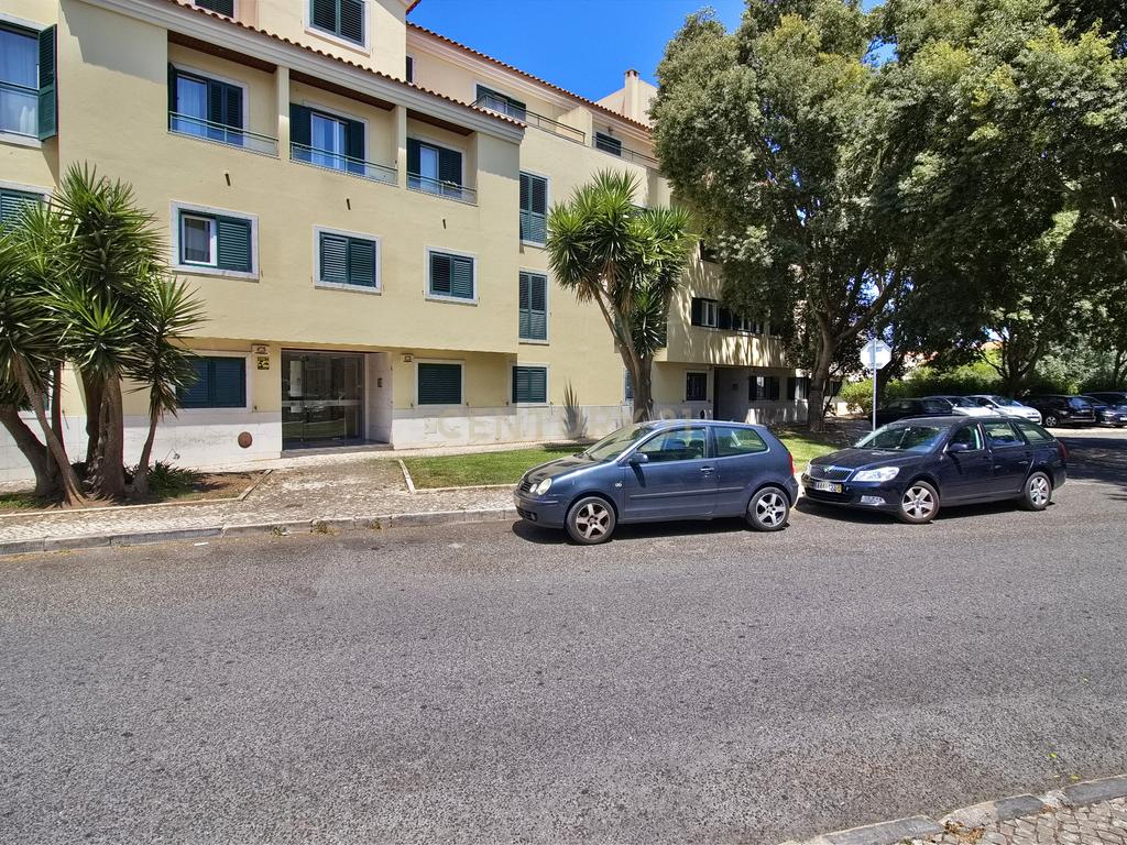 Apartamento T2 Mobilado, com Suíte, Varanda e Elevador em Caparide – São Domingos de Rana - Image 23