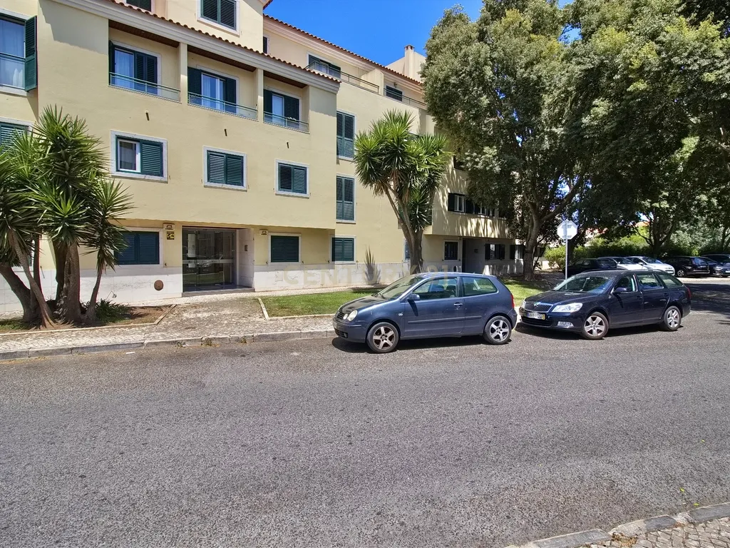 Apartamento T2 Mobilado, com Suíte, Varanda e Elevador em Caparide – São Domingos de Rana - Image 23
