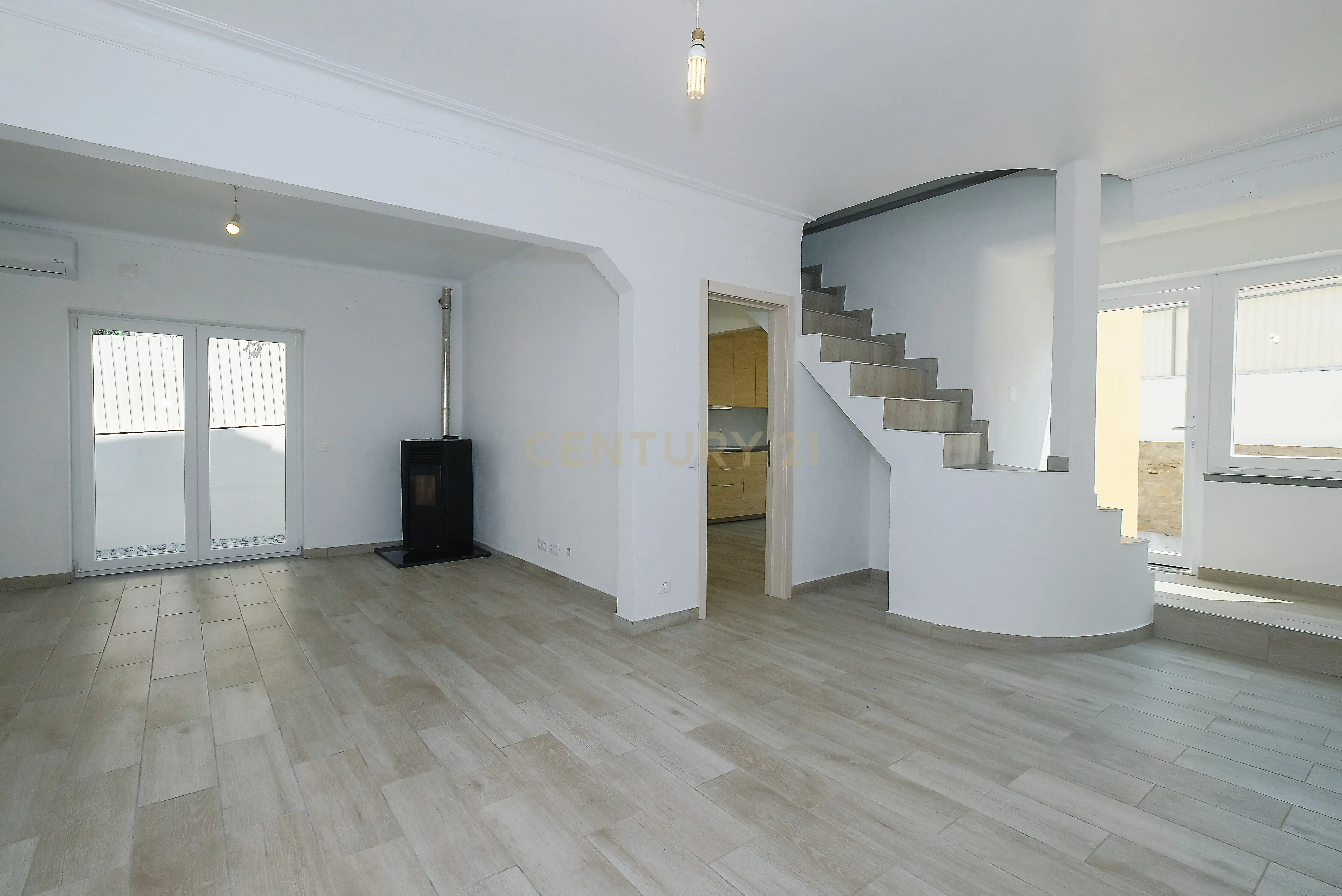 Fotografia 7 de Moradia T4 Renovada no Estoril | Conforto, Espaço e Excelente Localização