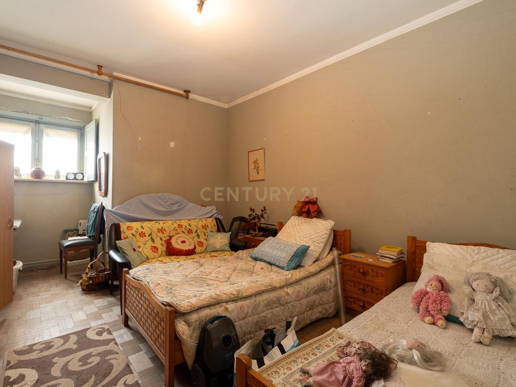 Apartamento de tipologia T3, com cerca de 115 m2, 2 WC, despensa, localizado numa das artérias principais da cidade de Odivelas, mais concretamente na Rua Professor Dr. Augusto Abreu Lopes. - Image 27