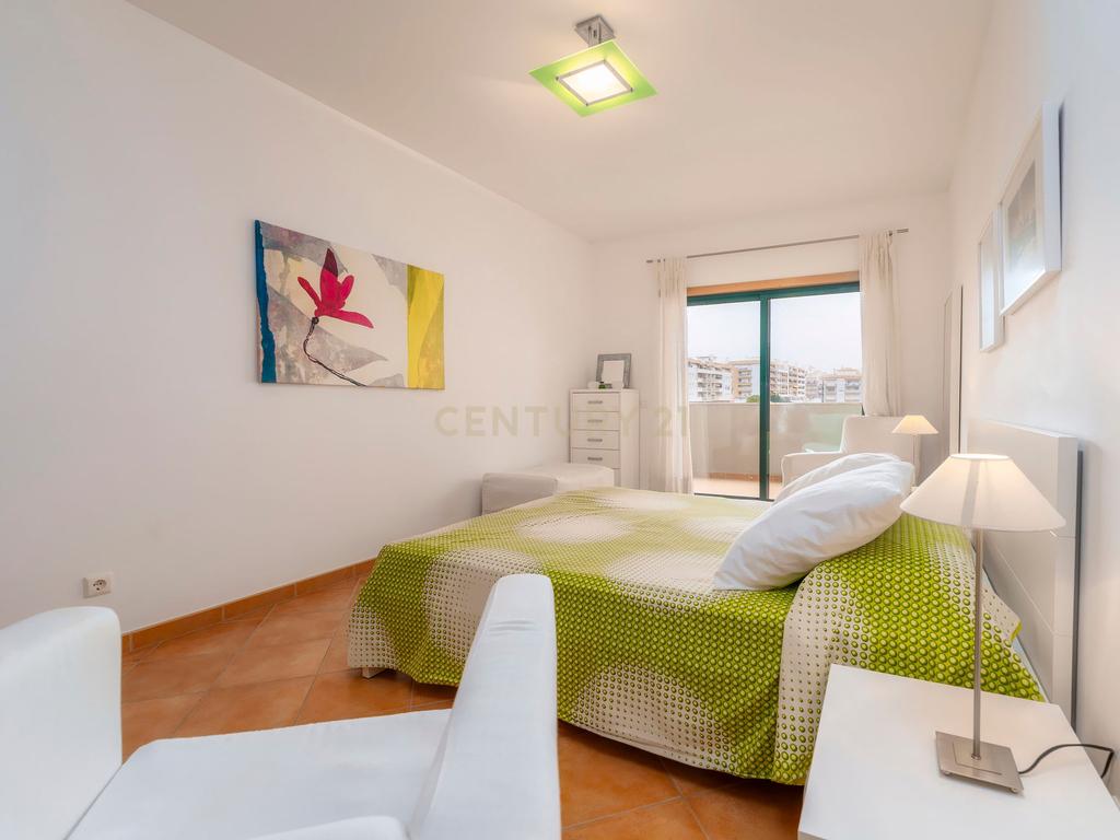 Apartamento T1 | Vista mar | Piscina | Estacionamento | Praia 100mt | Armação de Pera | Algarve - Image 11