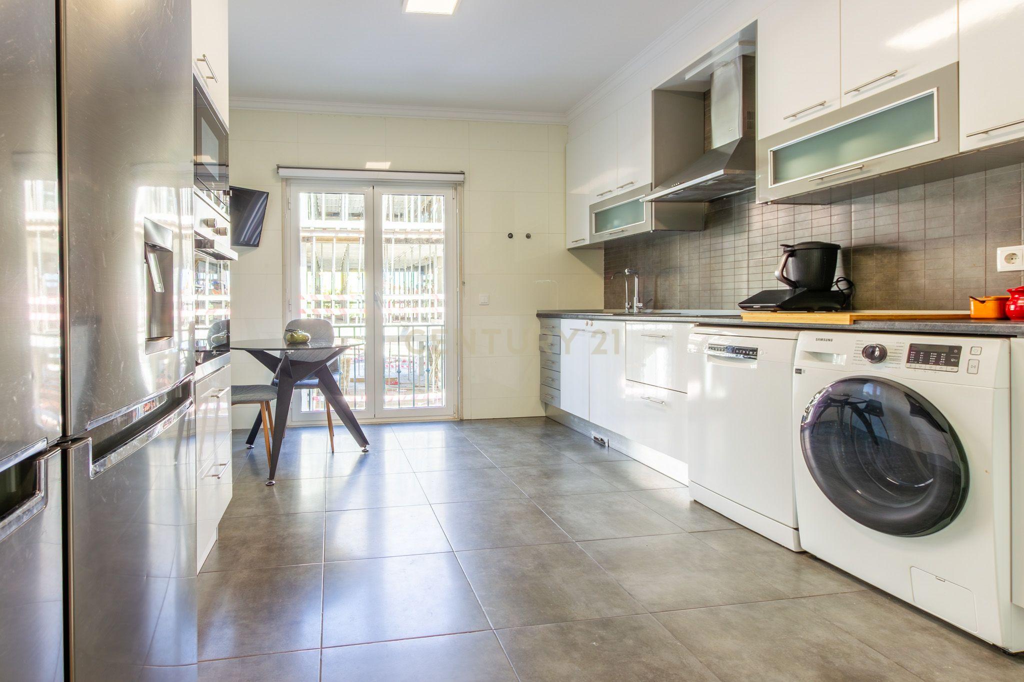Fotografia 6 de Apartamento T2 Renovado em Azeitão com lugar de parqueamento