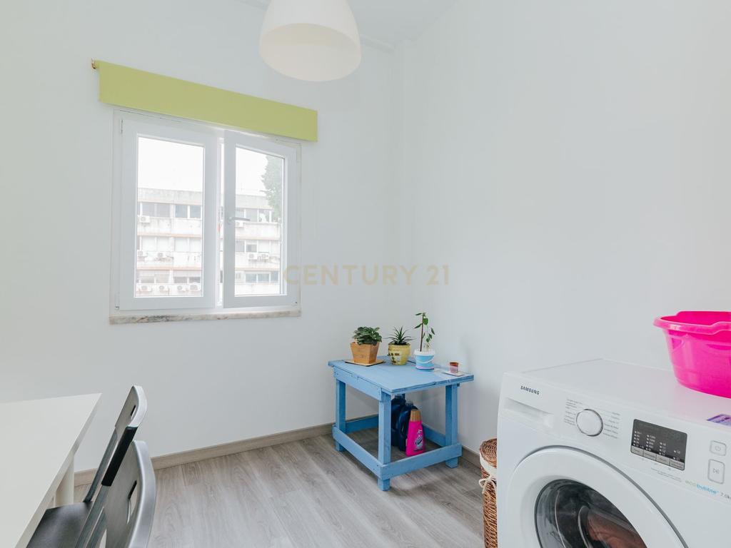 Apartamento Renovado em Avenidas Novas, Lisboa - Image 10