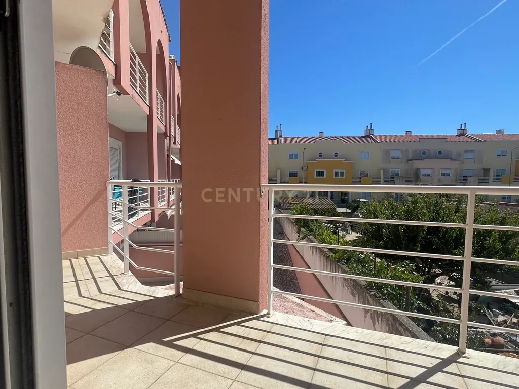 Apartamento T3, com Varandas e 3 Lugares de estacionamento, no Pinhal Novo - Image 22