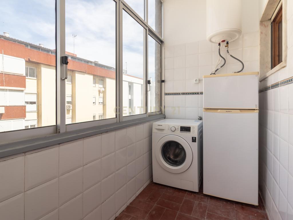 Apartamento T2 para arrendamento no centro da Costa da Caparica - Image 21