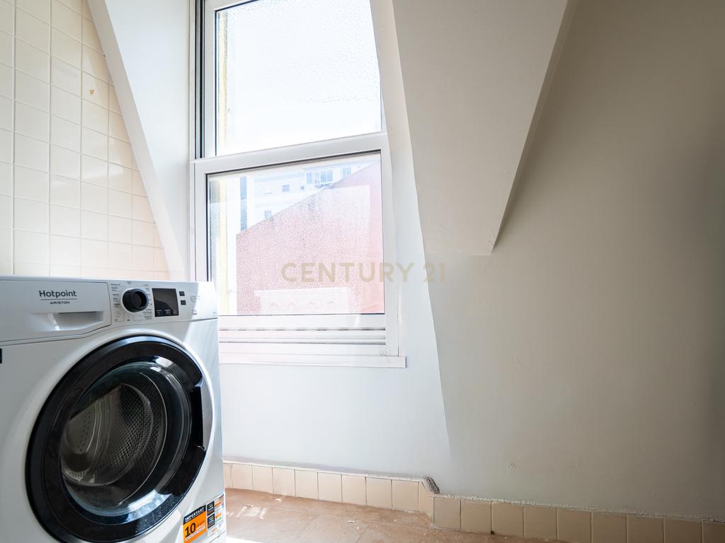 Apartamento T1 Moderno nas Avenidas Novas, Lisboa mobilado, com ar condicionado e garagem - Image 18