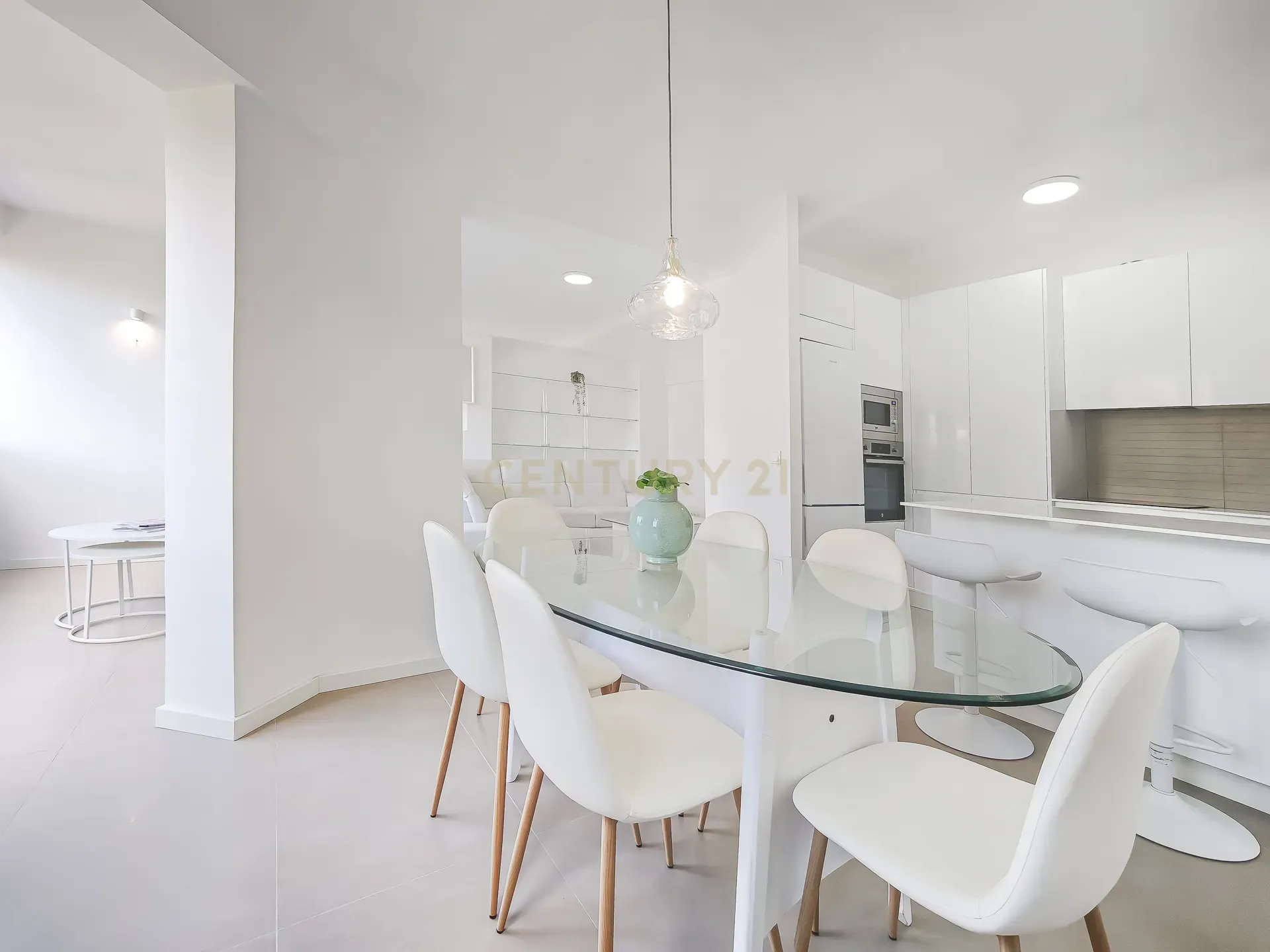 Fotografia 12 de Apartamento Renovado T2 | Suíte | Mobilado | Elevador | Ar Condicionado | Luminoso|  Estoril | Cascais |  a 12 minutos da Praia