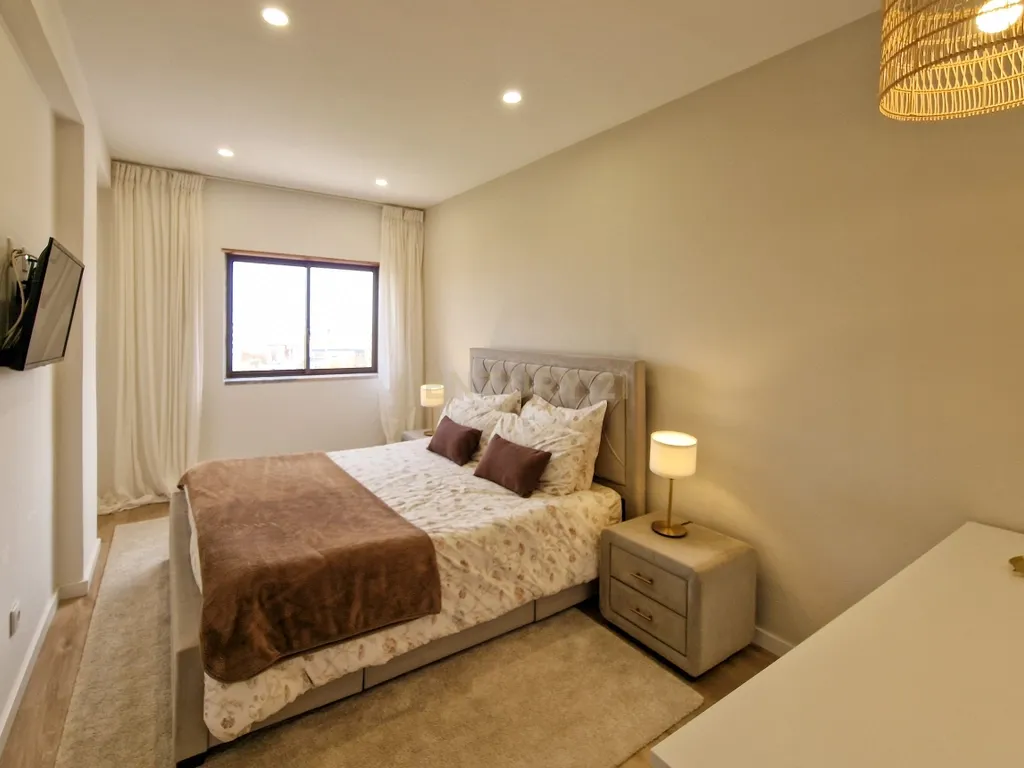 Excelente apartamento de 4 assoalhadas RENOVADO recentemente, com amplitude de todas as suas divisões - 113m2. - Image 13