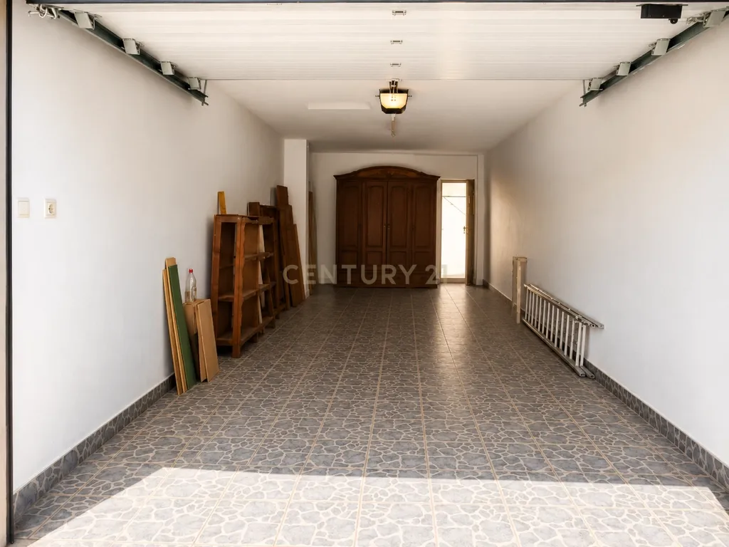 MORADIA T4+1 COM GARAGEM, POÇO, FURO, E POTENCIAL DE RENTABILIDADE - Image 30