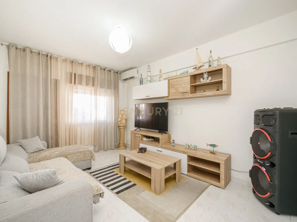 T3 Semi-Remodelado em São Sebastião, Setúbal - Image 5