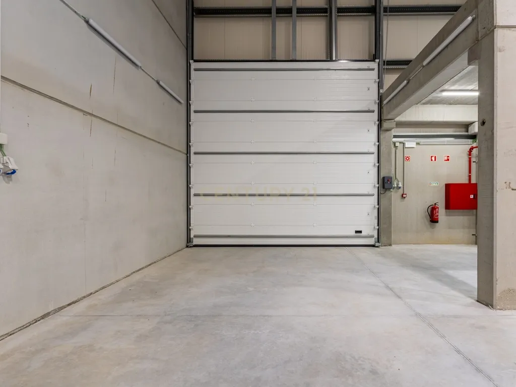 Armazém Industrial 300m² | Mezzanine, Logradouro e Acesso à A10 | Arruda dos Vinhos - Image 13