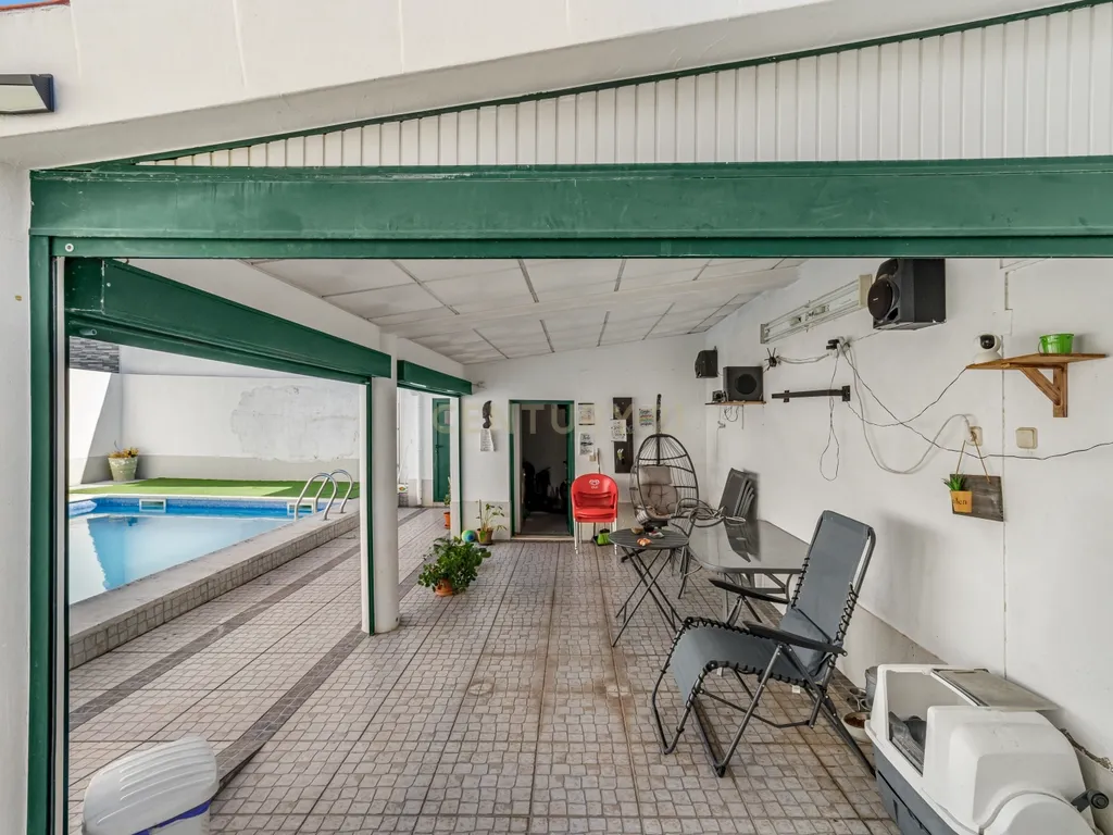 MORADIA T5 COM GARAGEM E PISCINA, 327 M² DE TERRENO PARA USUFRUIR - Image 28