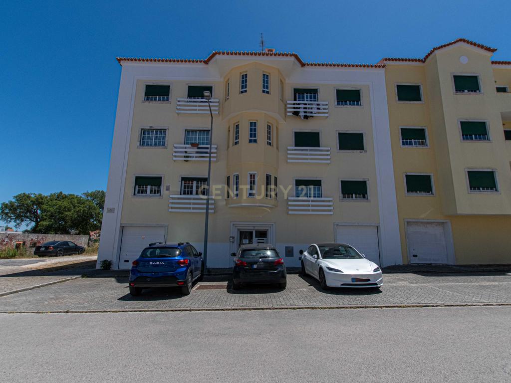 T2 com Suite, Varanda e Parqueamento - Malveira - Image 22