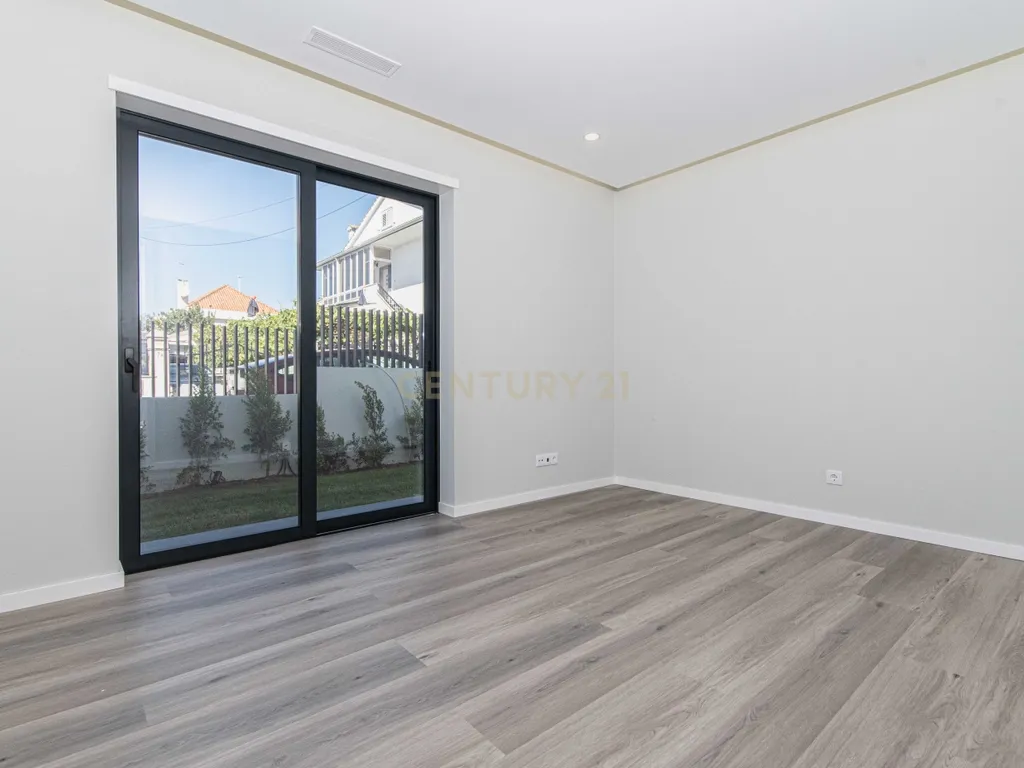 Moradia T4 Premium independente com Piscina (Nova Construção) / Barcarena - Image 29