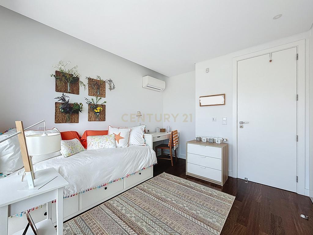 Luxuosa Moradia T3 com Vista Mar em S. Pedro do Estoril, Parede - Image 40
