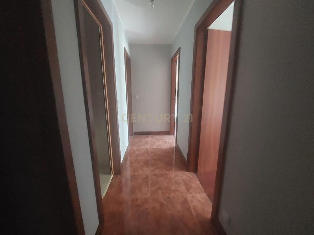 Apartamento T2 em Matosinhos com Garagem e Varanda - Image 11