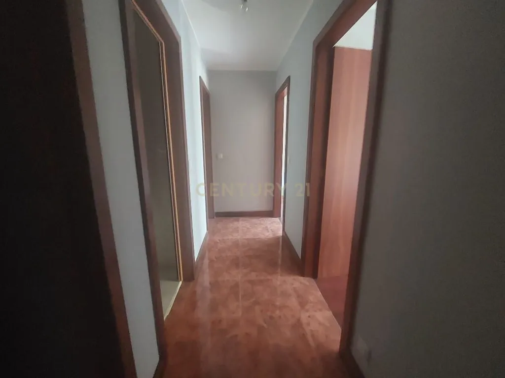 Apartamento T2 em Matosinhos com Garagem e Varanda - Image 11