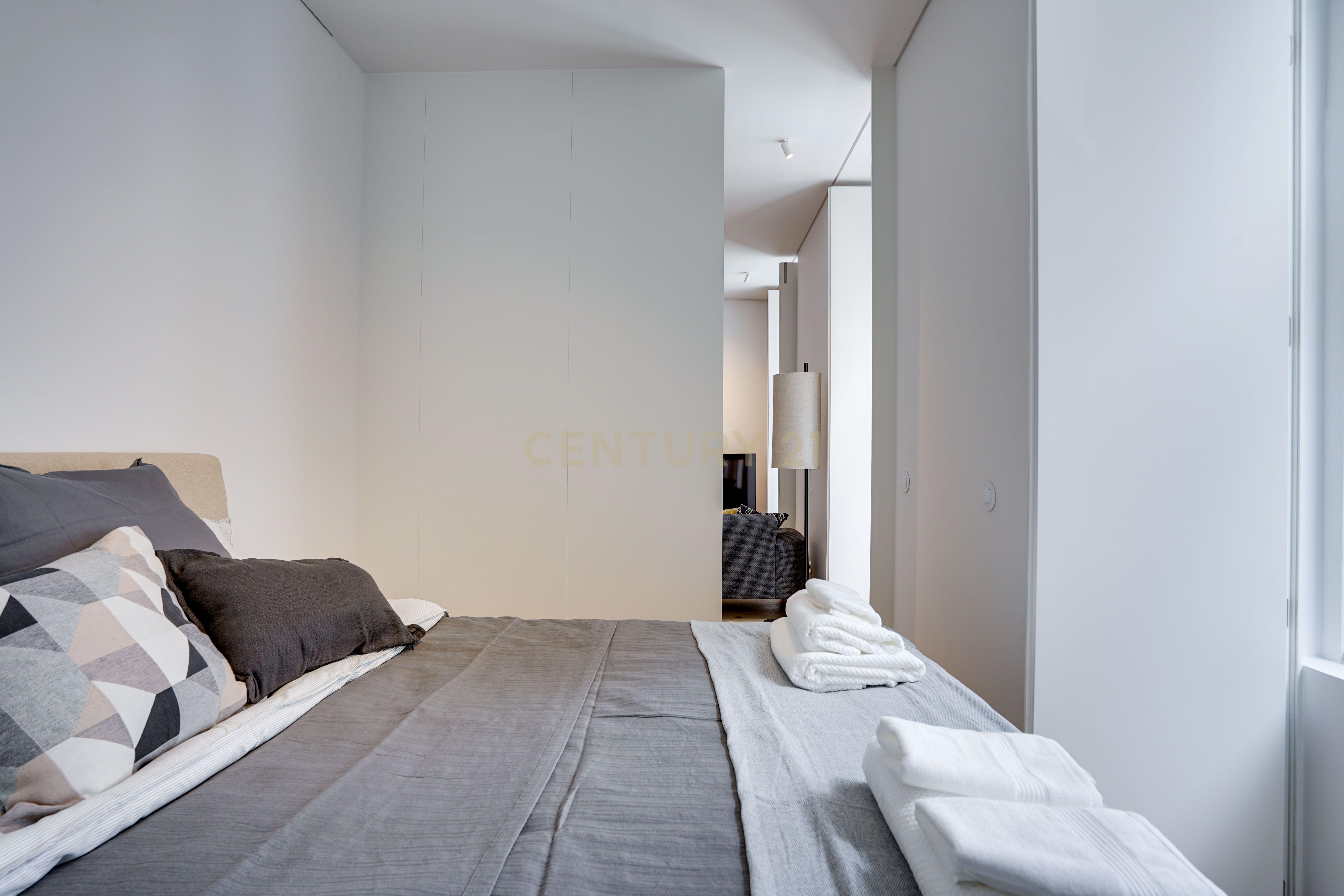 Luxuoso T1 em Lisboa com Vista e Acabamentos Modernos - Image 14