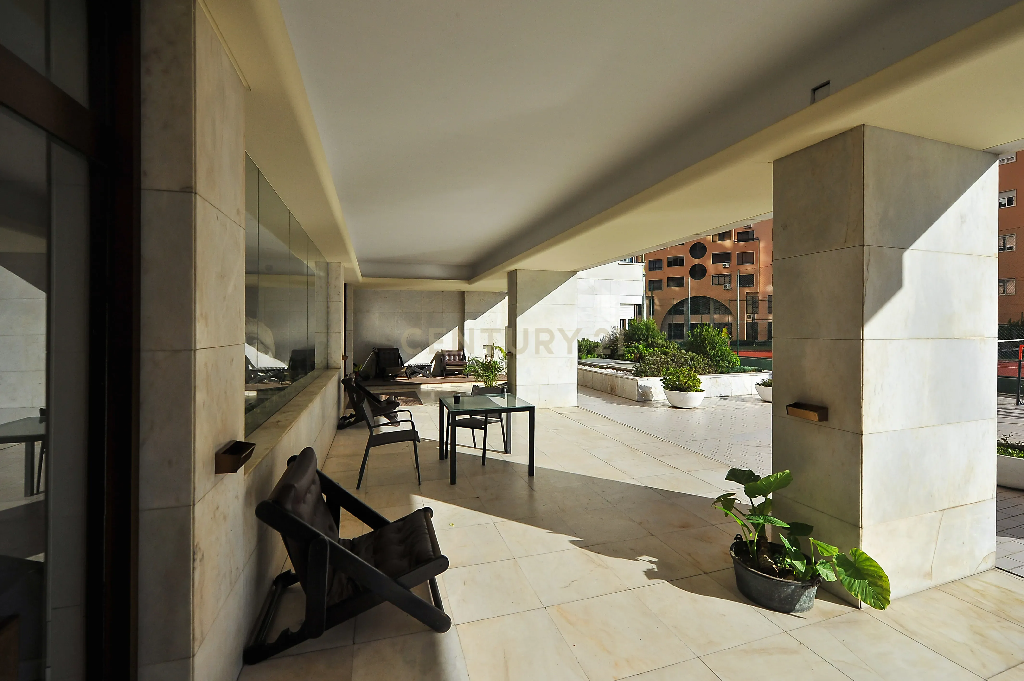Espaçoso apartamento T4 em Condomínio Fechado, segurança 24h, na zona das Laranjeiras, na Calçada Palma de Baixo, perto das universidades - Image 6