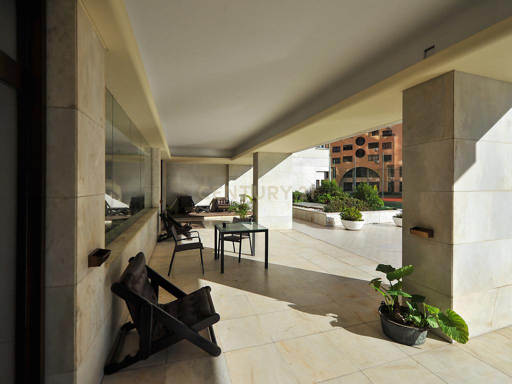 Espaçoso apartamento T4 em Condomínio Fechado, segurança 24h, na zona das Laranjeiras, na Calçada Palma de Baixo, perto das universidades - Image 6