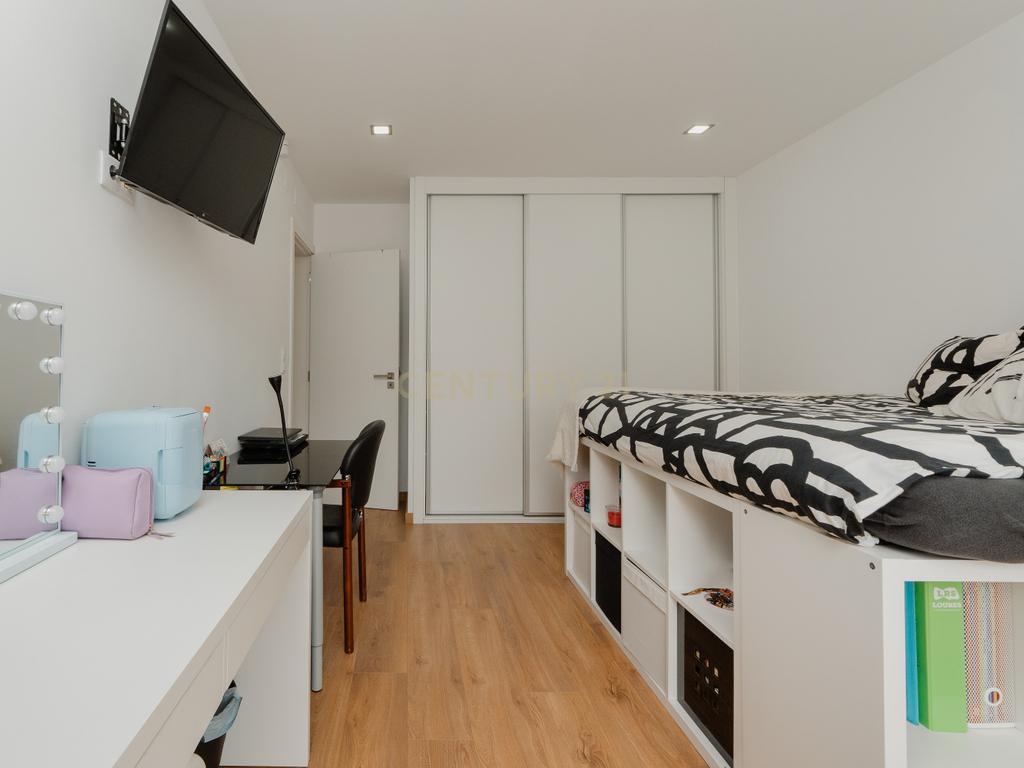 Moradia T4+1 com garagem no Bairro da Petrogal - Bobadela - Image 9