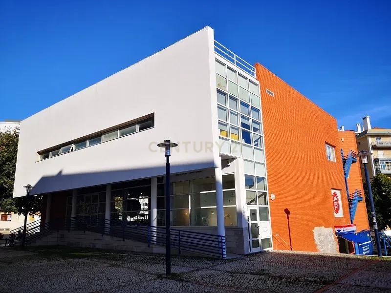 Escritório no Restelo/Espaço Comercial no Restelo - Image 1