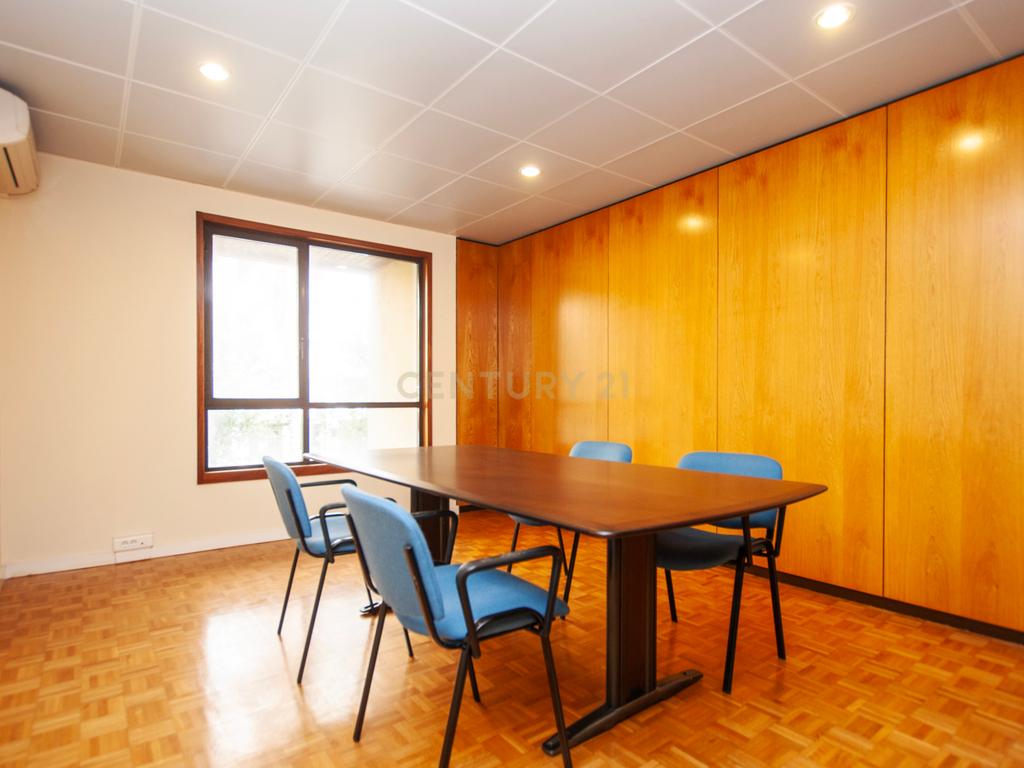 Escritório/Consultório para arrendamento | Excelente Localização | Zona Premium de Telheiras | - Image 12
