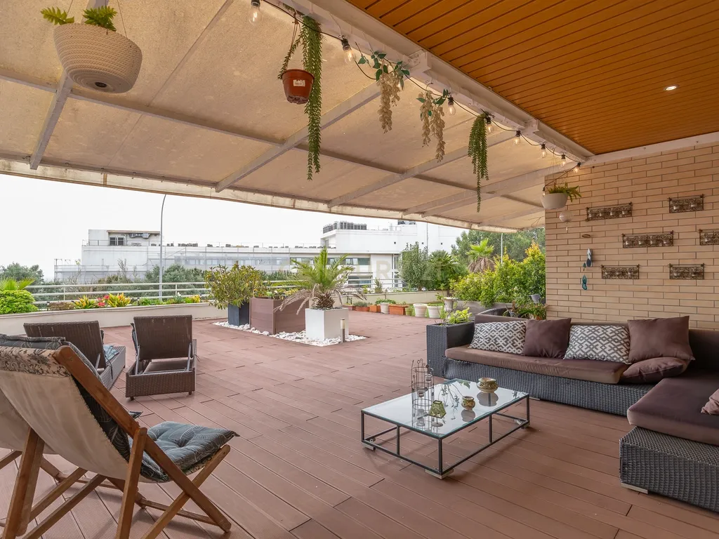 Apartamento T4 Alto de Algés, Terraço, Vista Rio, 6 Lugares de Garagem - Image 1