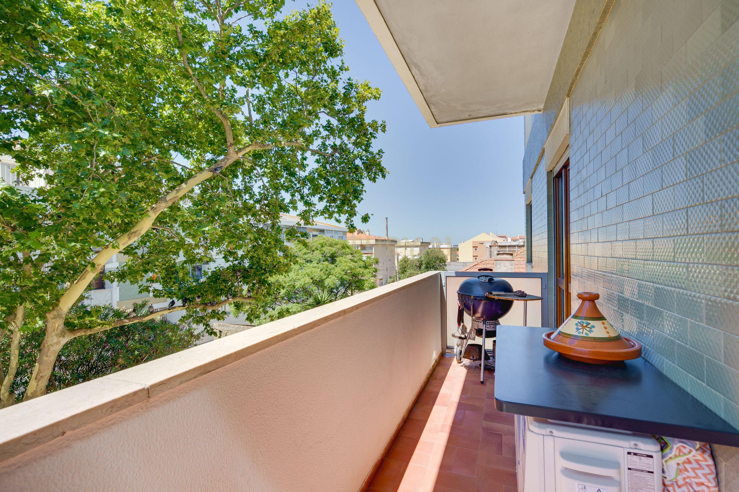 Fotografia 11 de Apartamento T3 | São João do Estoril | 2º Andar | Renovado | 120m² | 2 min Praia | Comboio à Porta