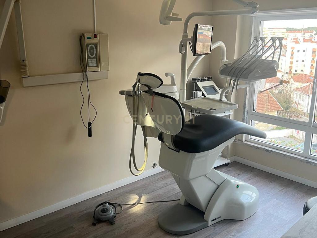 Clínica Dentária em Sintra com dois consultórios para trespasse - Image 1