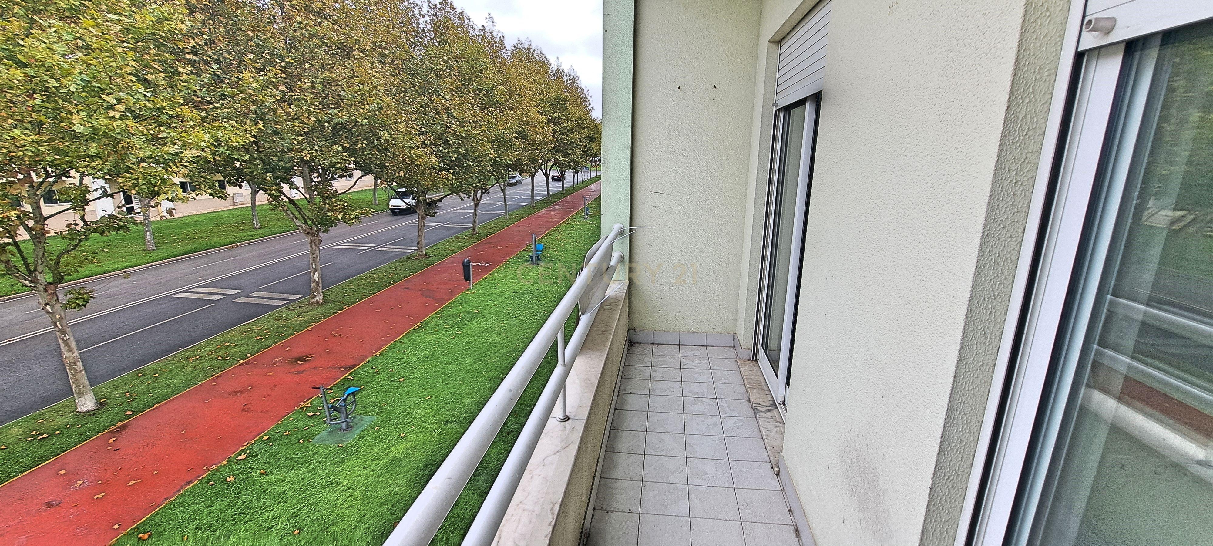 Apartamento T2 com arrecadação e lugar de garagem no Montijo. - Image 6