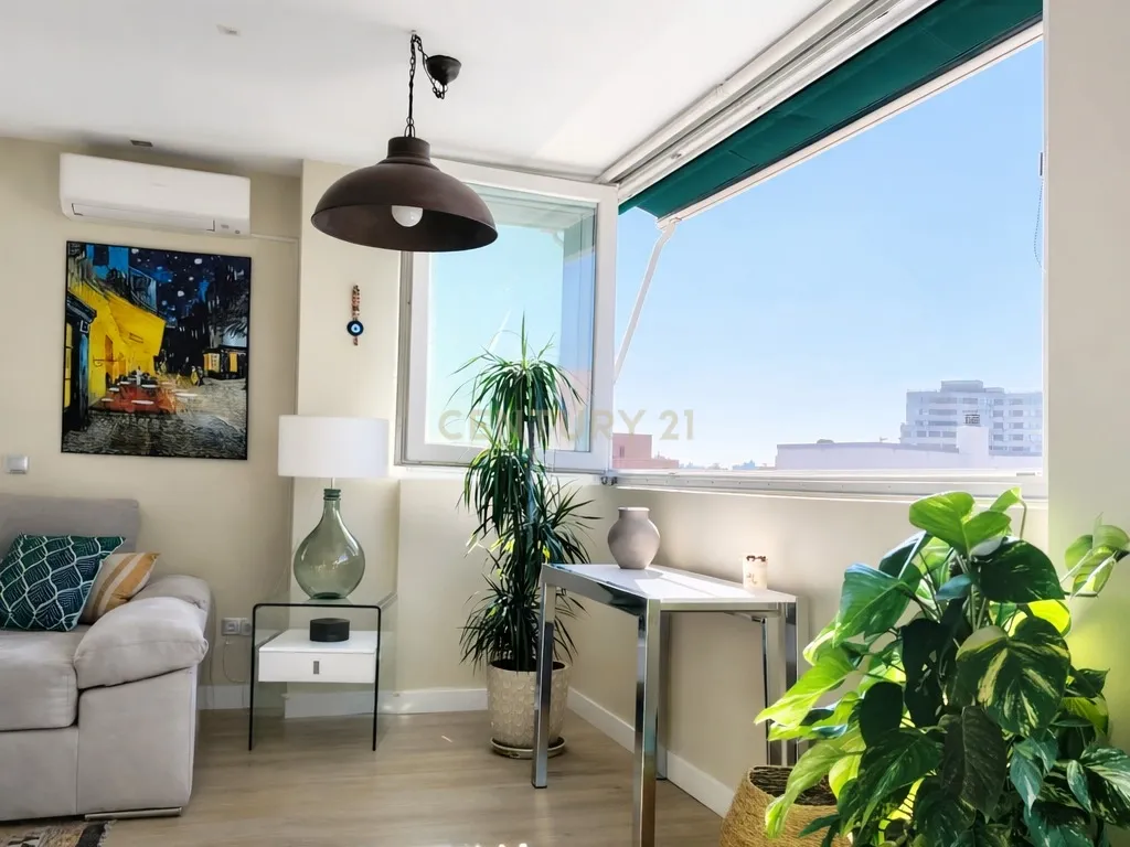 EXCLUSIVO APARTAMENTO EM URBANIZAÇÃO COM JARDIM E PISCINA - Image 6
