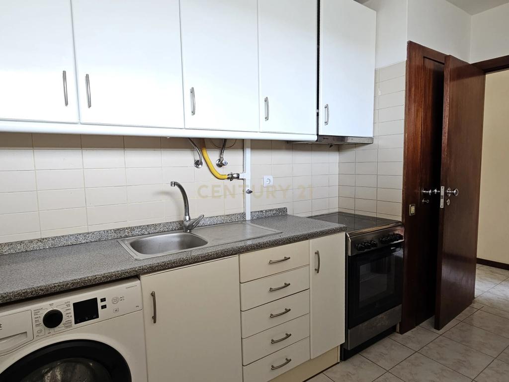 Apartamento T2 com garagem, Matosinhos - Image 2