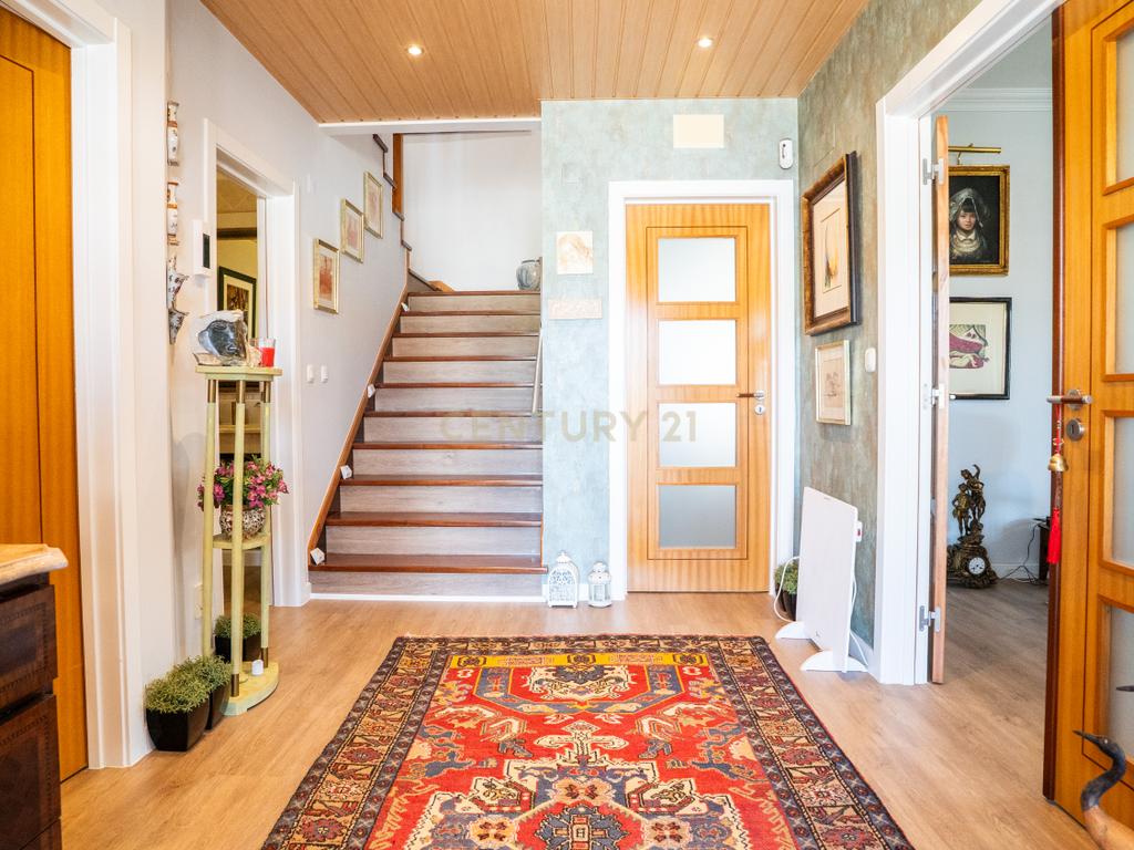 🏡 Moradia T5 como nova na Encarnação – Tranquilidade e vista desafogada! - Image 7