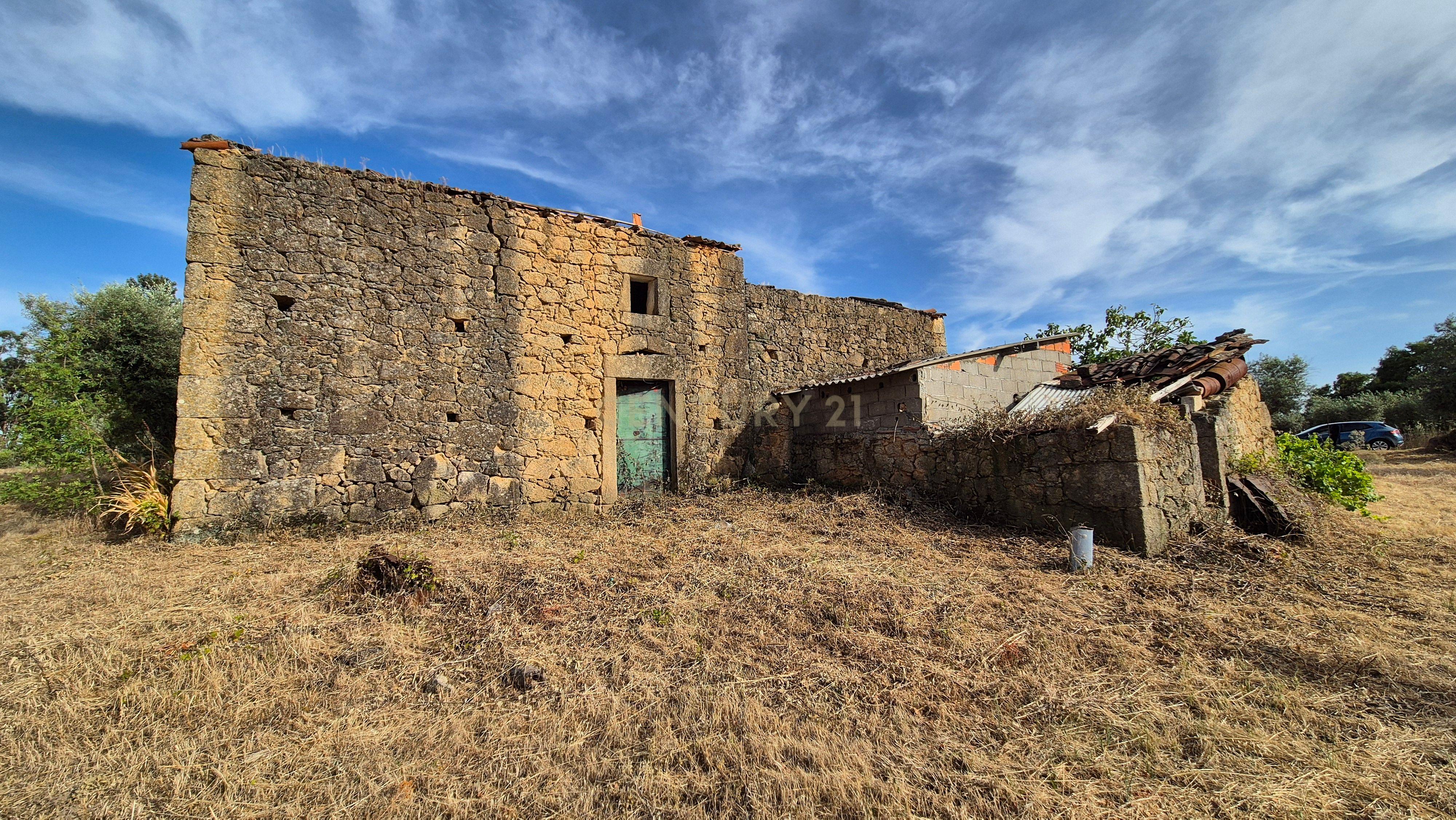 Fotografia 8 de Terreno Rústico com Ruínas e 3 poços na Lousa – Castelo Branco