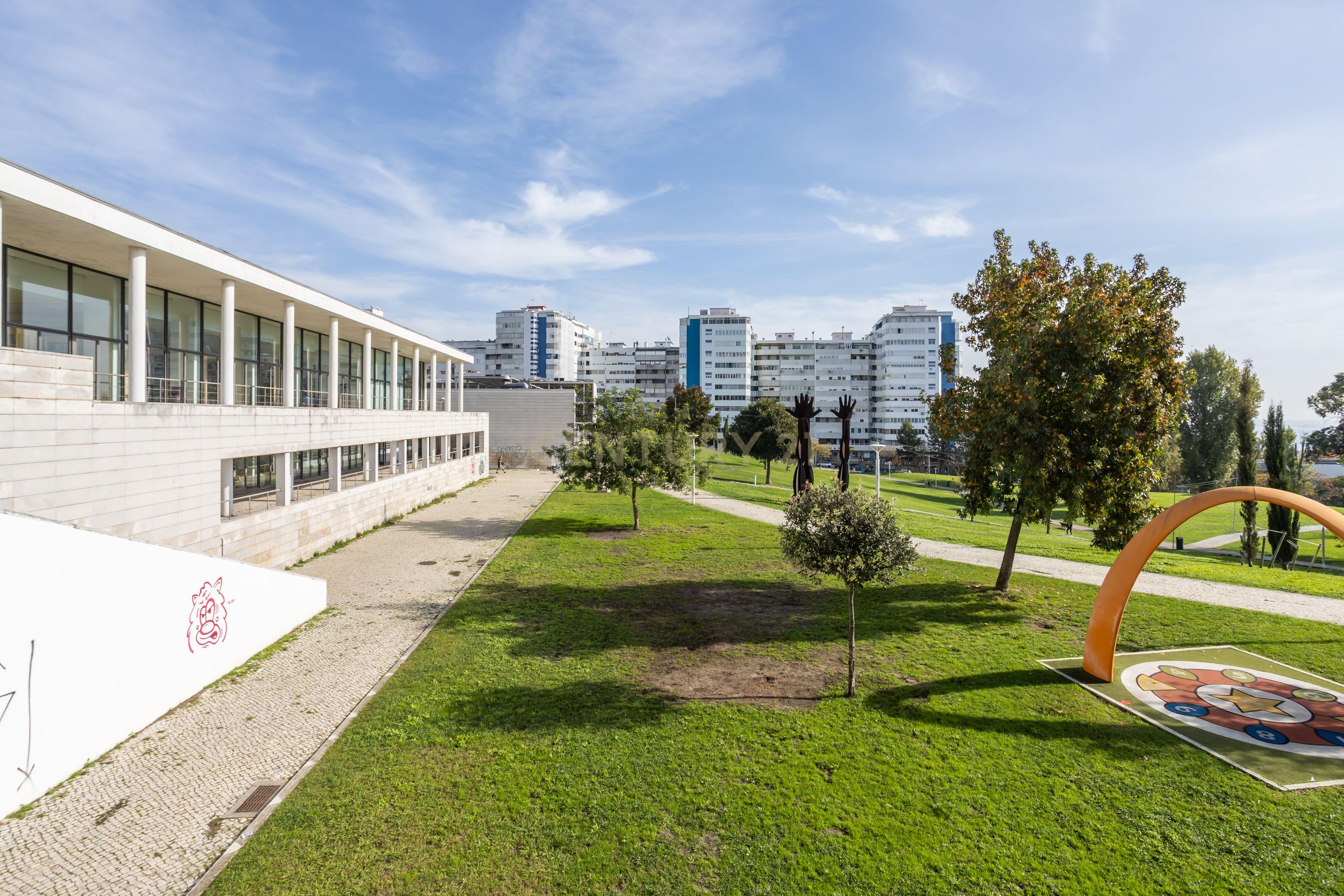 Apartamento T4, centro de Almada com terraço - Image 45
