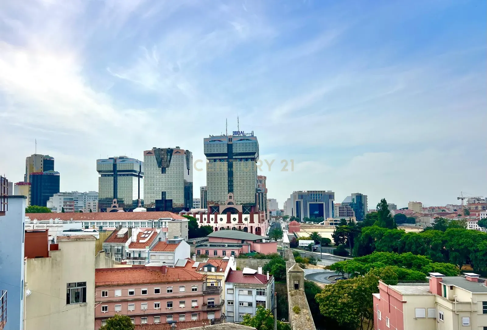 Fotografia 3 de Prédio à venda , Campolide - Devoluto, garagem e terraços