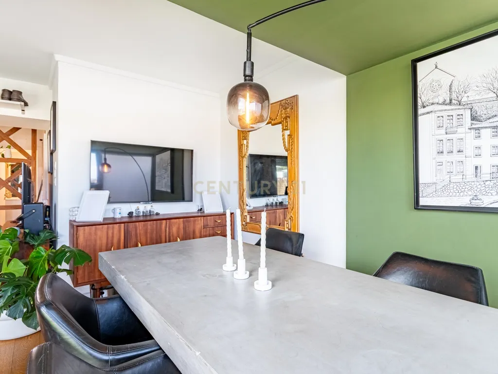 T3+1 Remodelado com Terraço | Último Piso | Centro de Queluz - Image 5