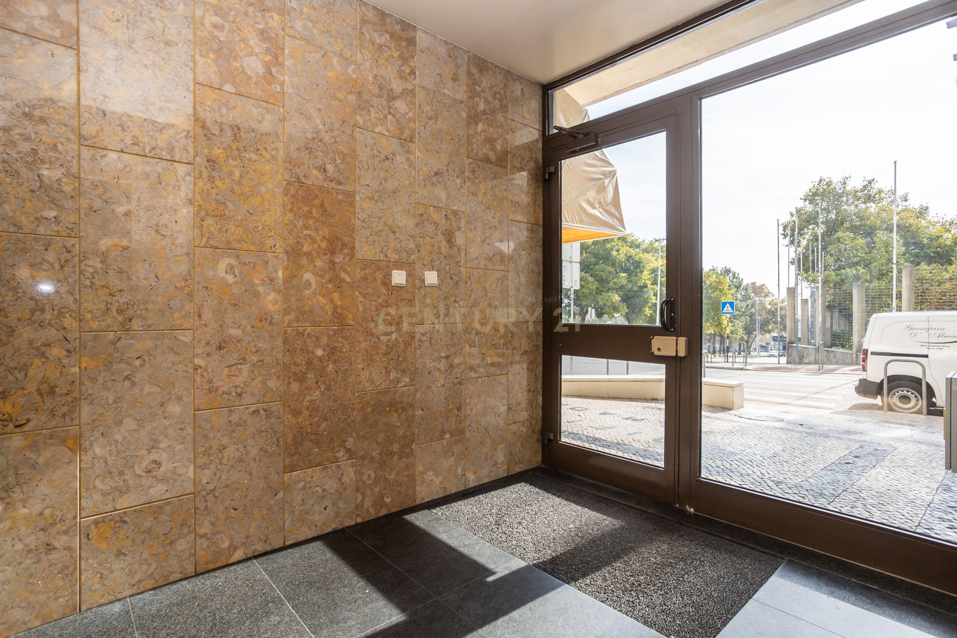 Apartamento T4, centro de Almada com terraço - Image 42