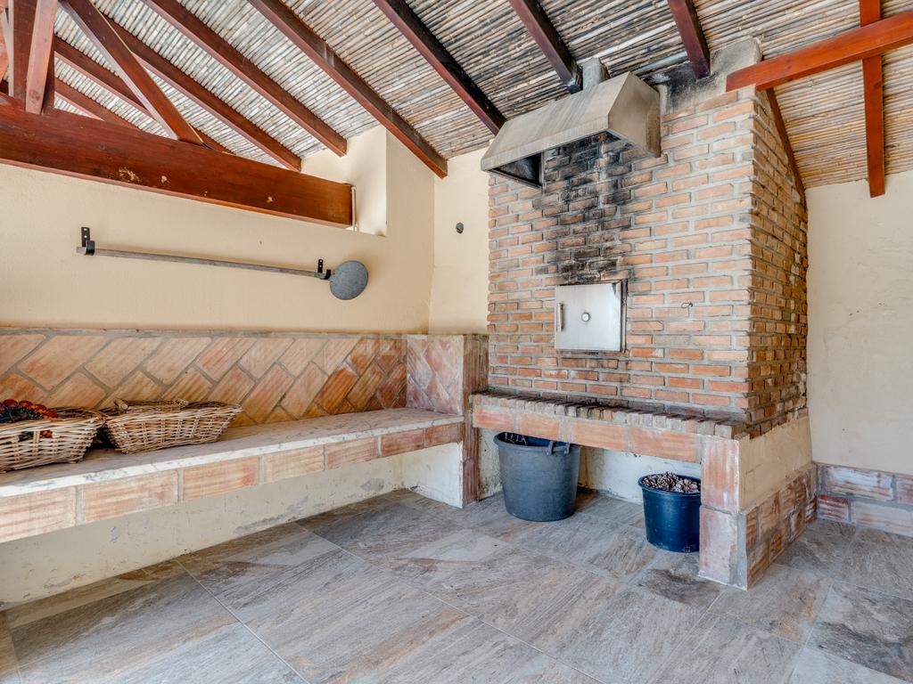 ESPETACULAR MORADIA COM PISCINA, GARAGEM, JARDIM E TERRENO - Image 44