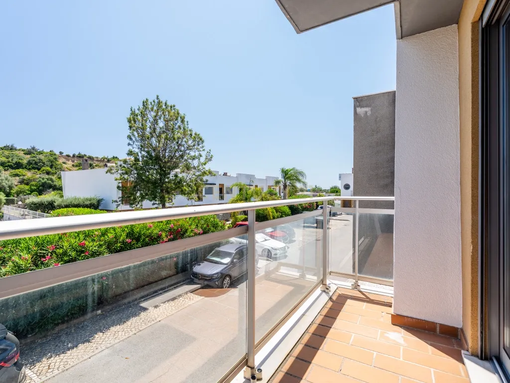 Moradia T3, com piscina, inserida num Condomínio Familiar – Ferreiras, Albufeira - Image 25