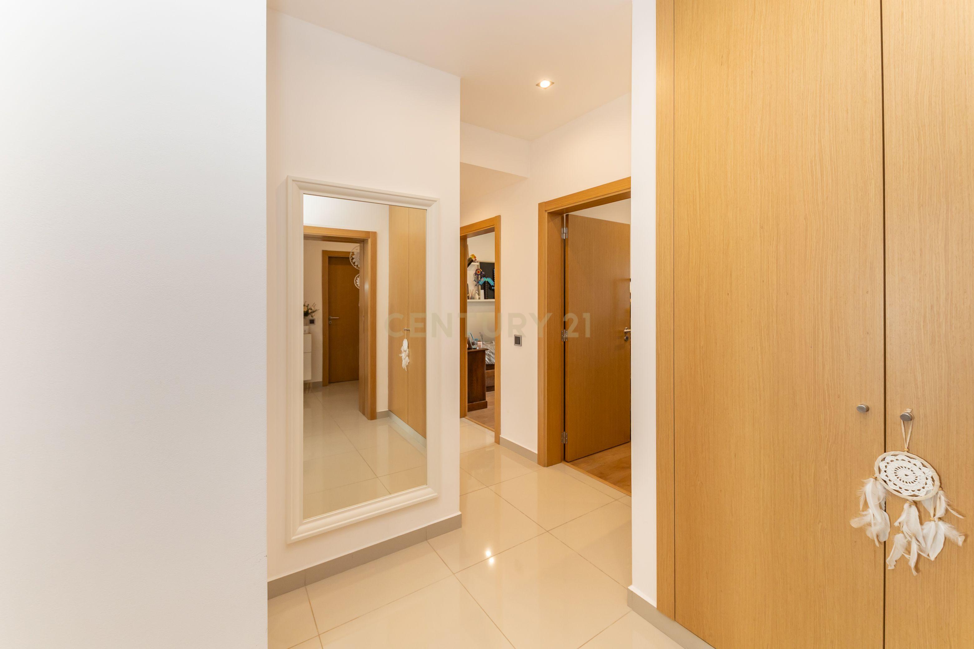 Apartamento T4 convertido em T3 - Totalmente Renovado com Materiais Premium no Centro de Setúbal - Image 18